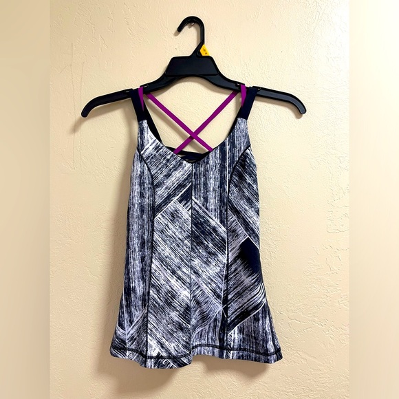 Lululemon Hot to Street Tank Size 4 - Picture 4 of 8